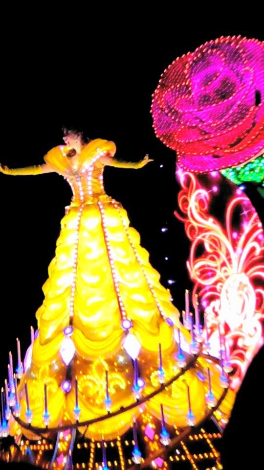 disneyland paint the night beauty and the beast